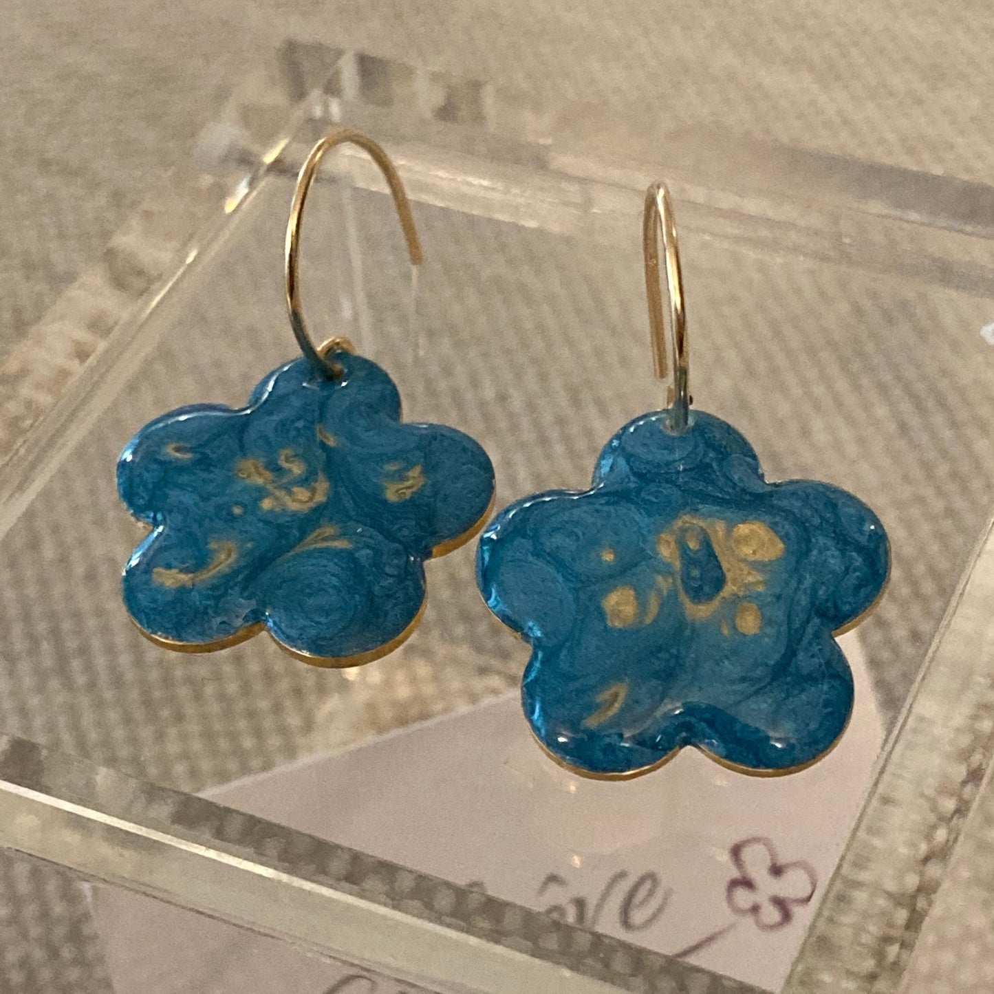 Orecchini pendenti in ottone, a fiore