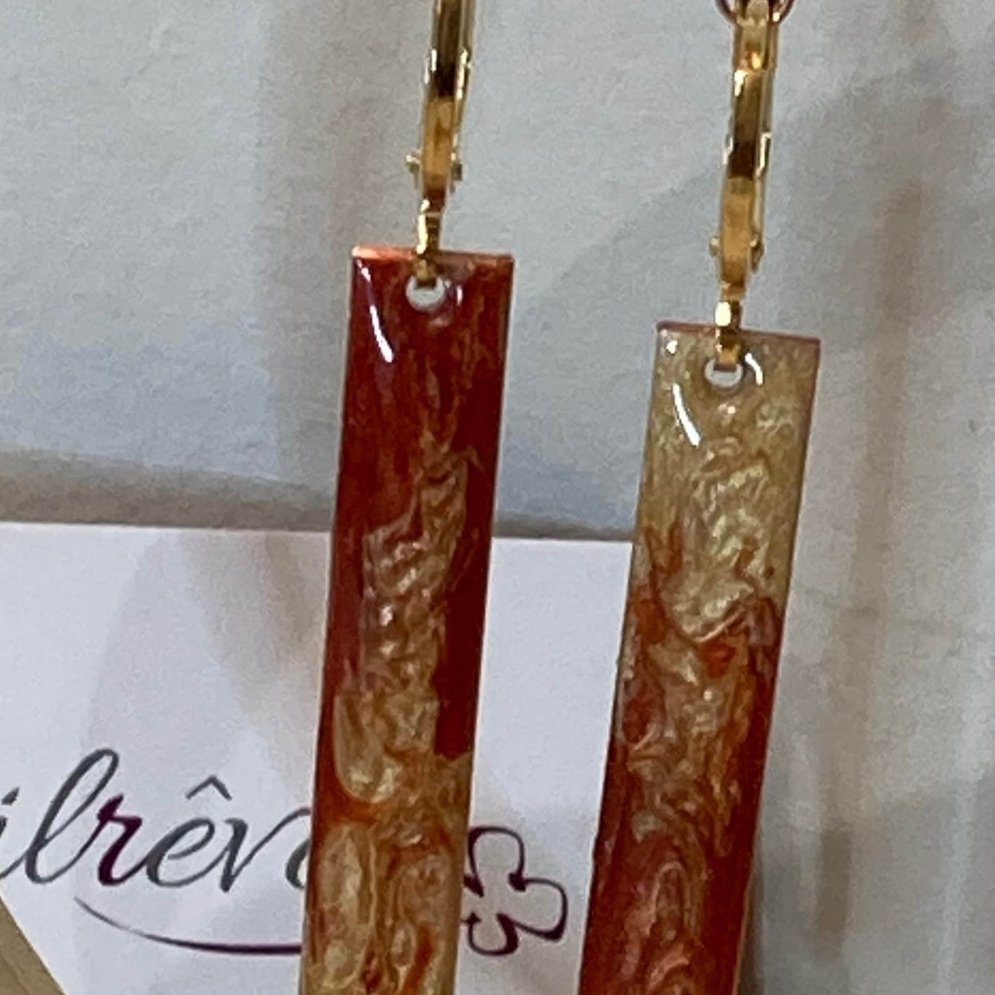 Orecchini rettangolari in rame e Ag. 925 , impreziositi con piccolo cristallo.