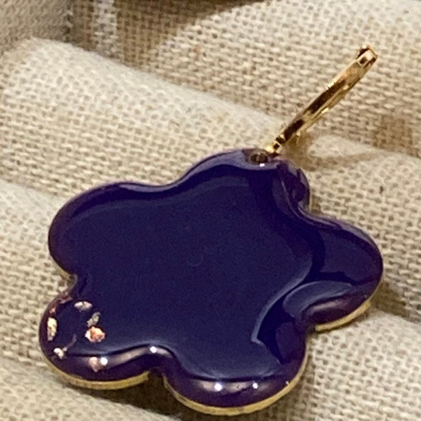 Orecchini pendenti in ottone dipinti e vetrificati a mano (fiore large)