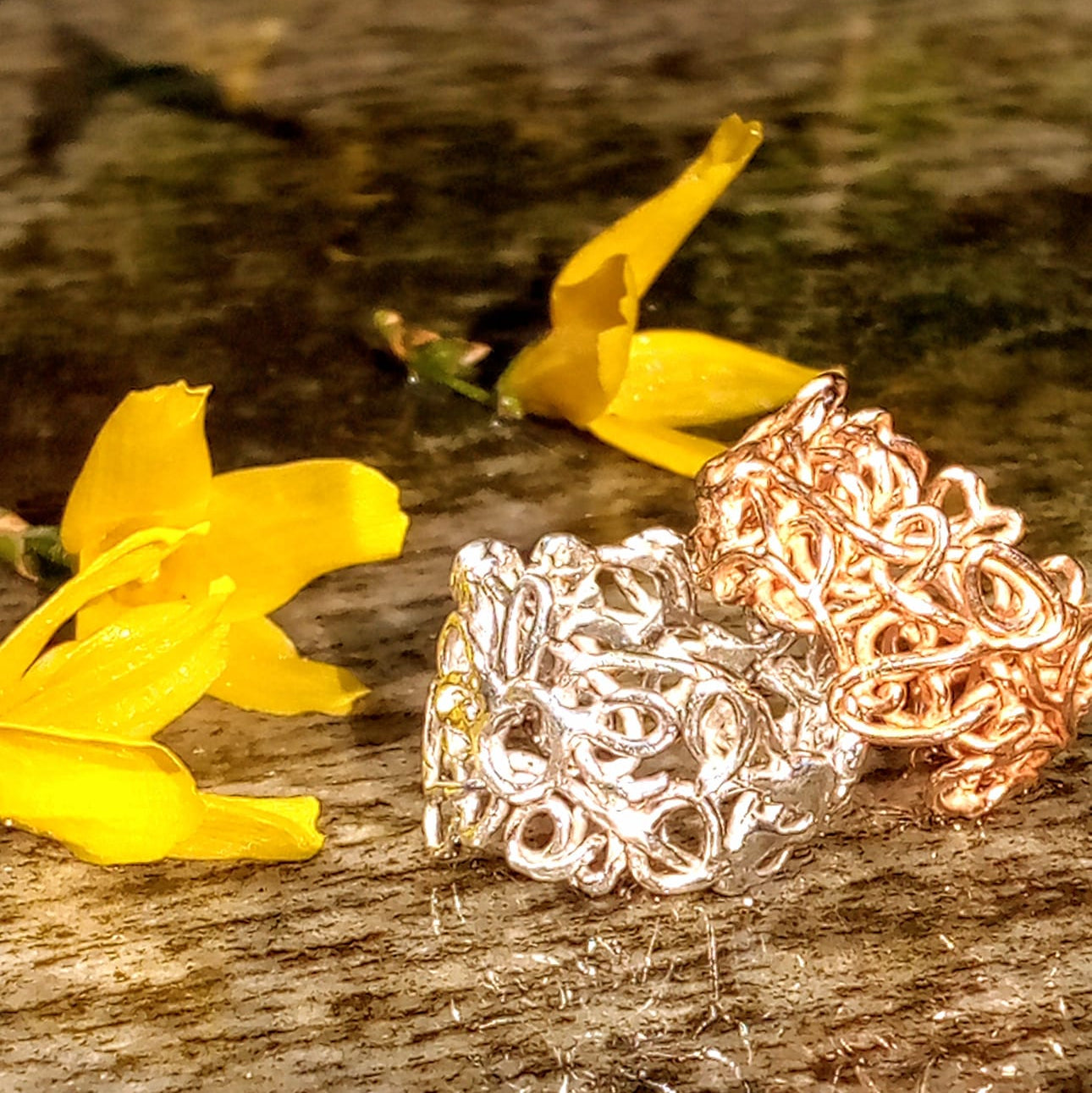 'Fil rouge' anello in bronzo rosso
