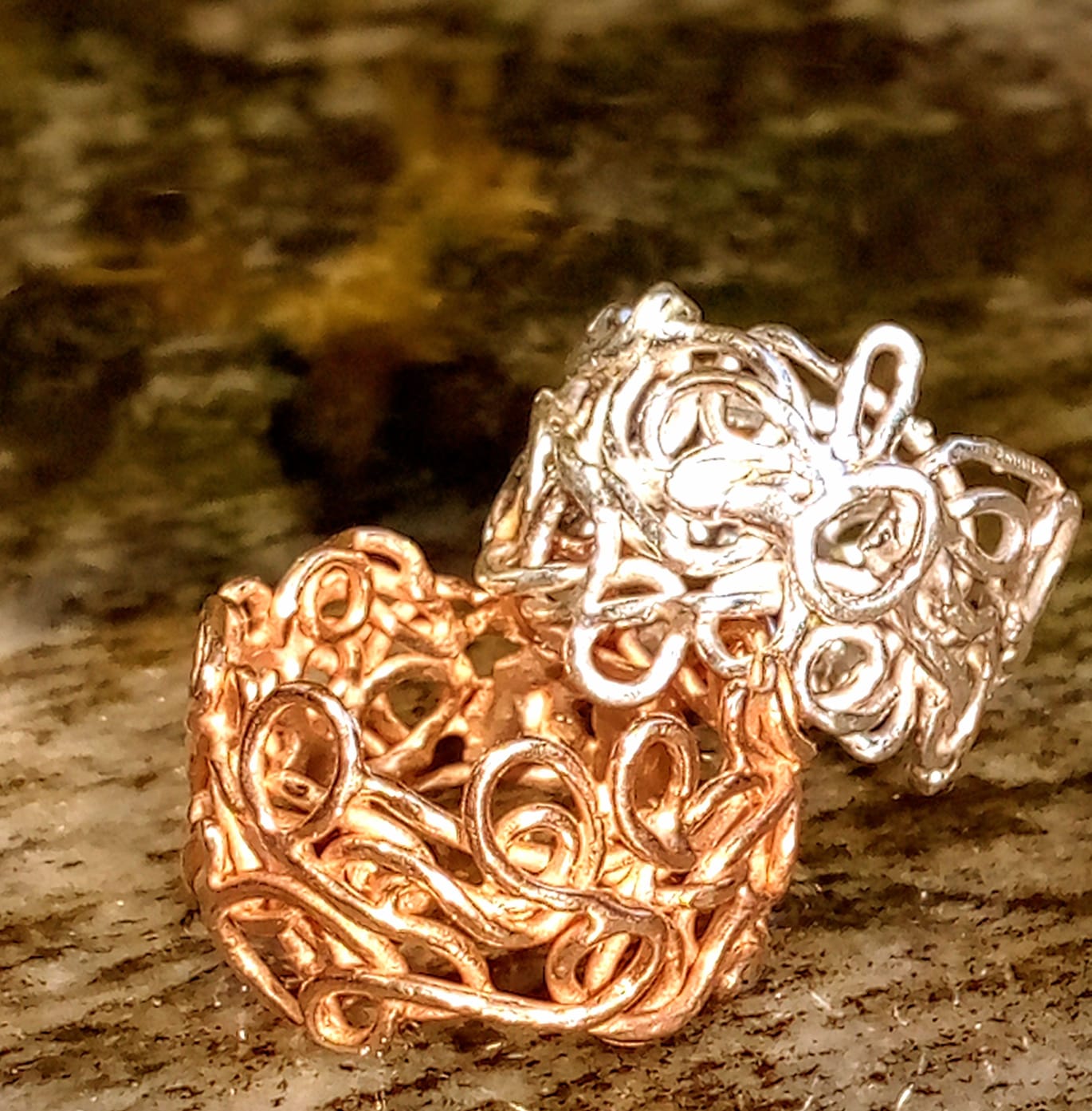 'Fil rouge' anello in bronzo rosso