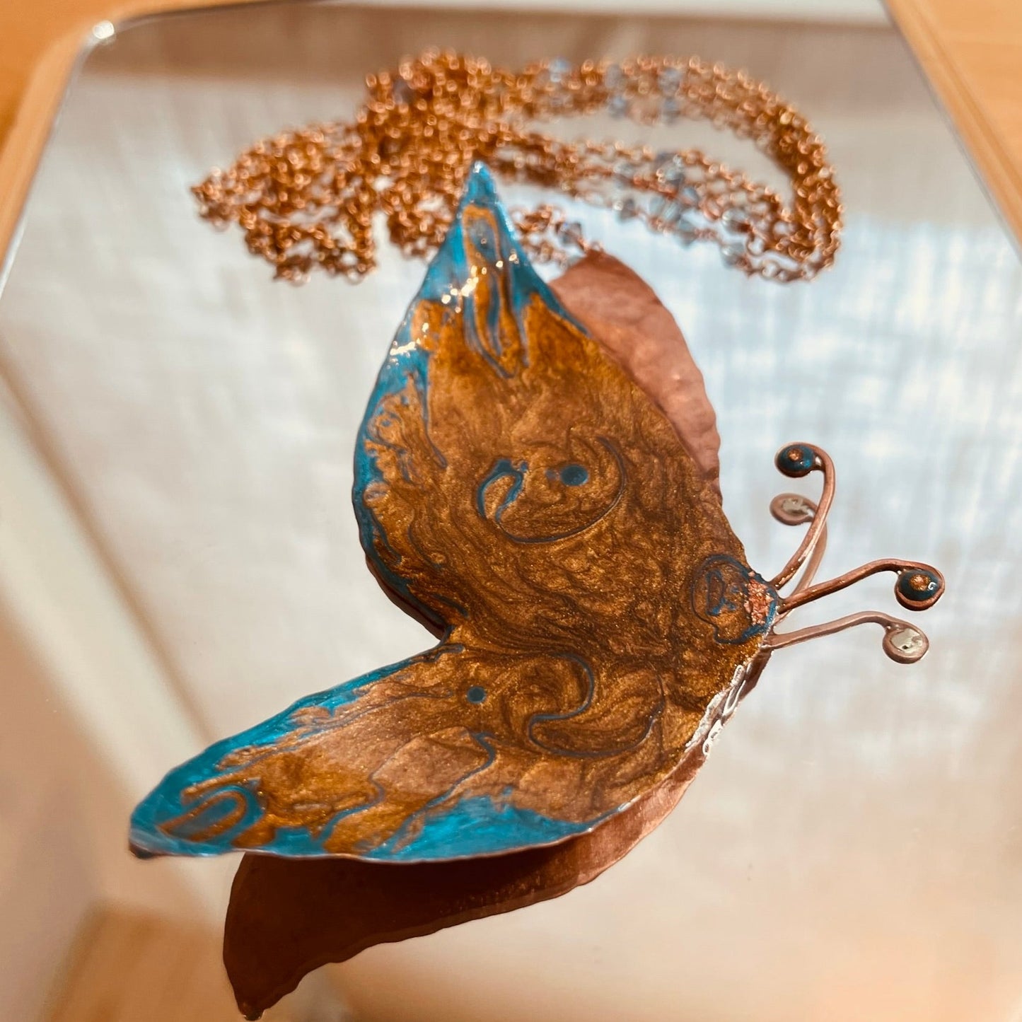 'Butterfly' Collana in rame impreziosita con piccoli cristalli