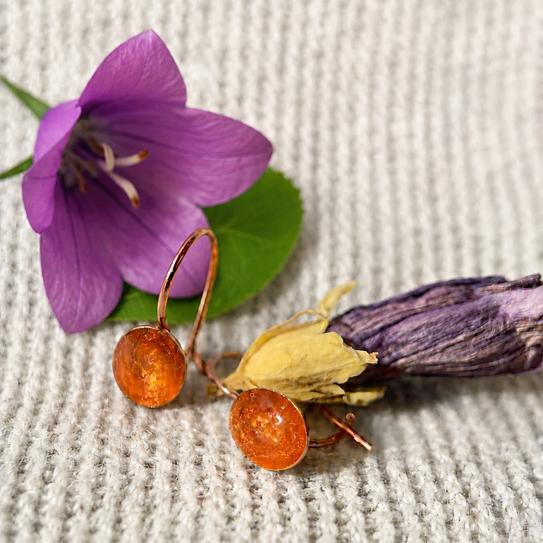 Orecchini 'Drops' in ottone rosato, dipinti amano.
